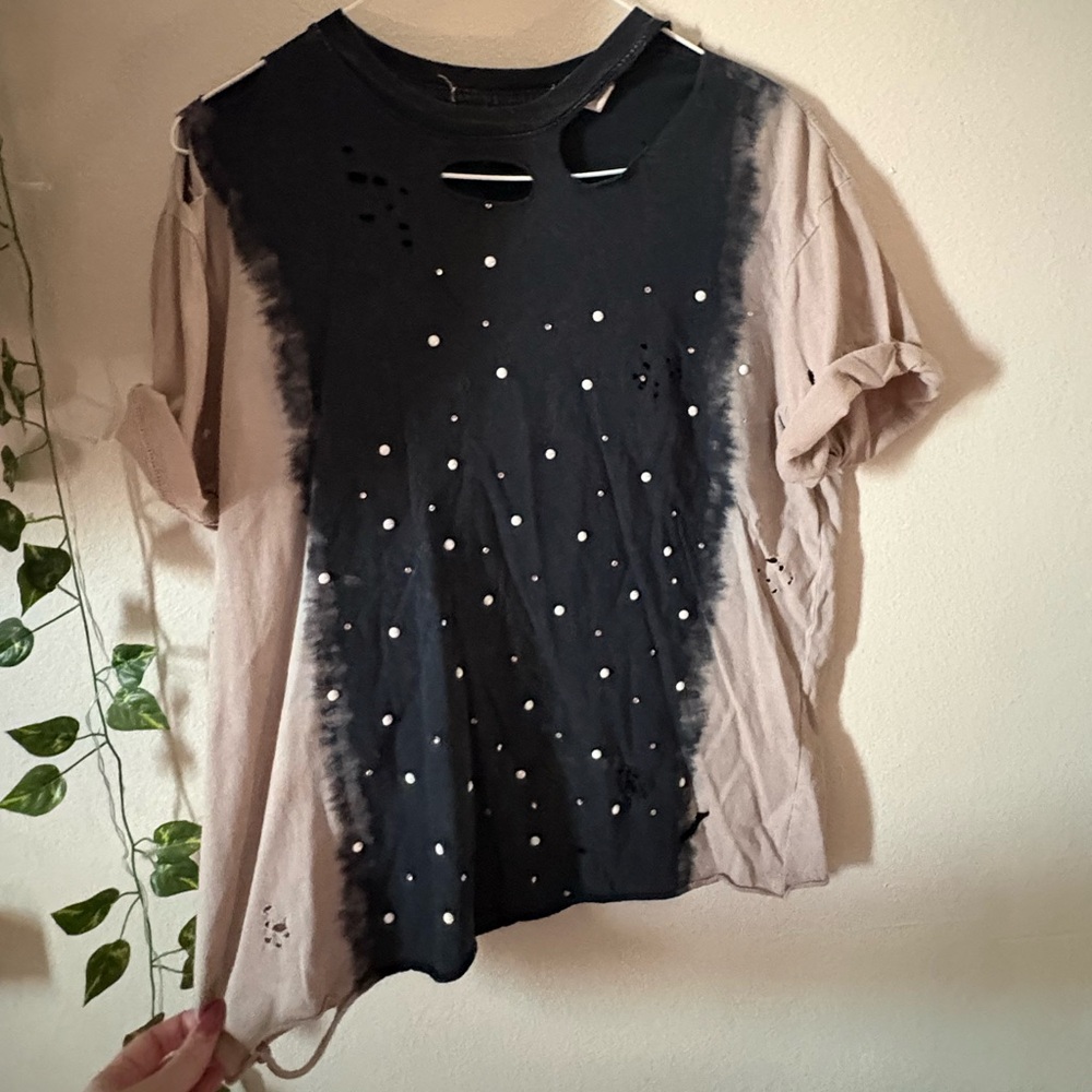 Buckle Black and Tan Distressed Tee